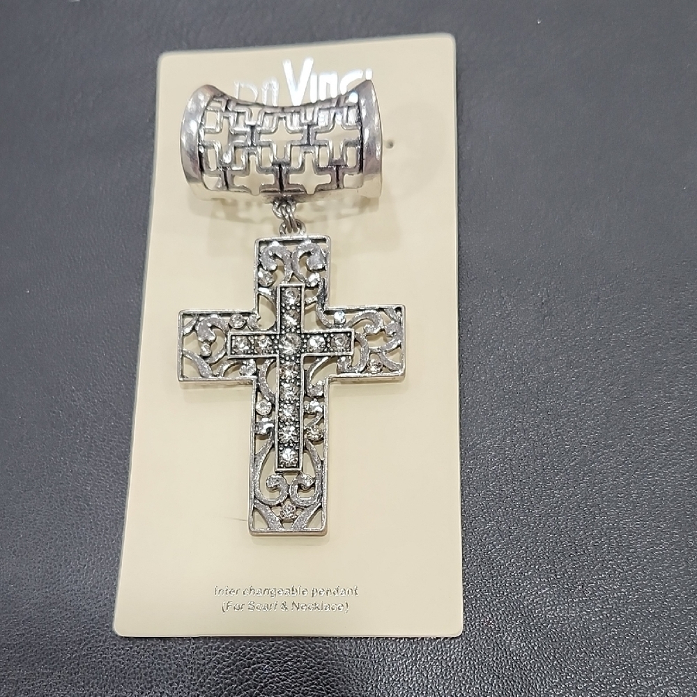 DAVINCI SILVER CROSS PENDANT with RHINESTONE ACCENTS